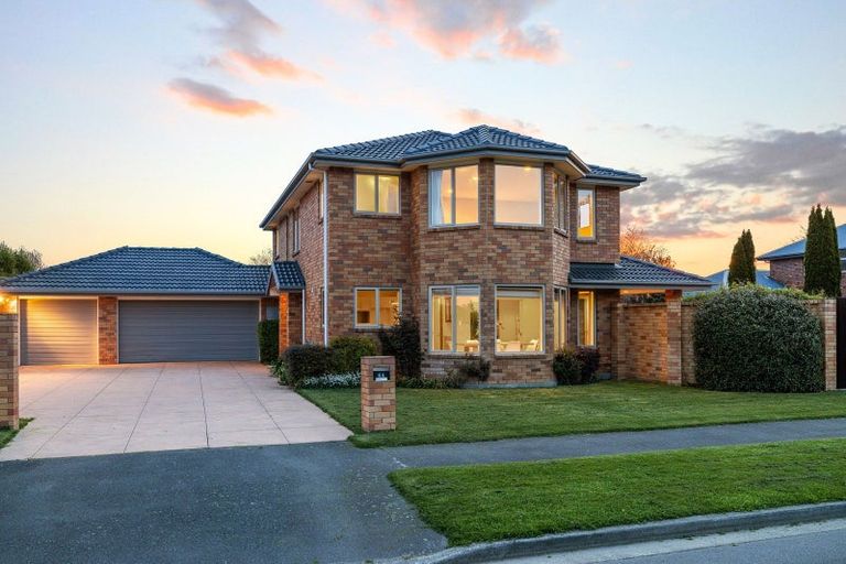 Photo of property in 64 Willowview Drive, Redwood, Christchurch, 8051