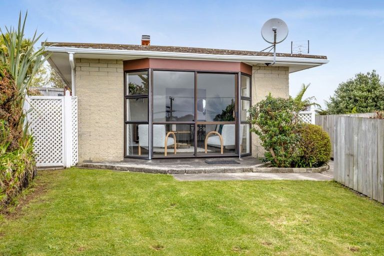 Photo of property in 2/153 Tukapa Street, Westown, New Plymouth, 4310