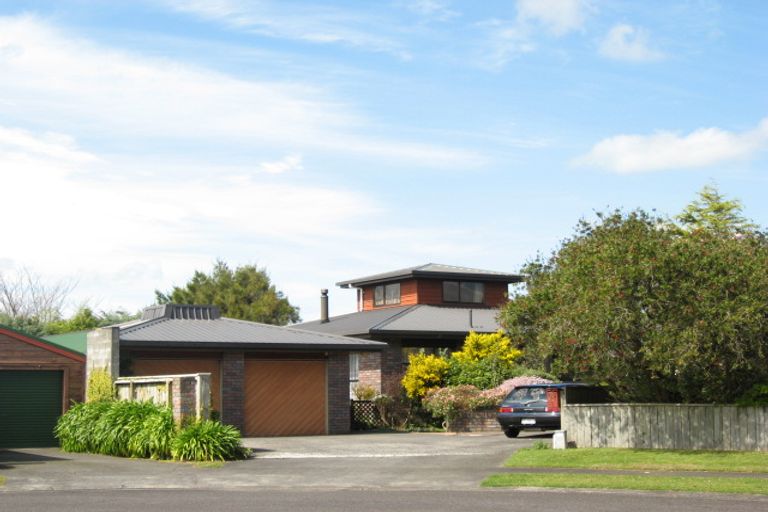 Photo of property in 6 Highlands Place, Highlands Park, New Plymouth, 4312