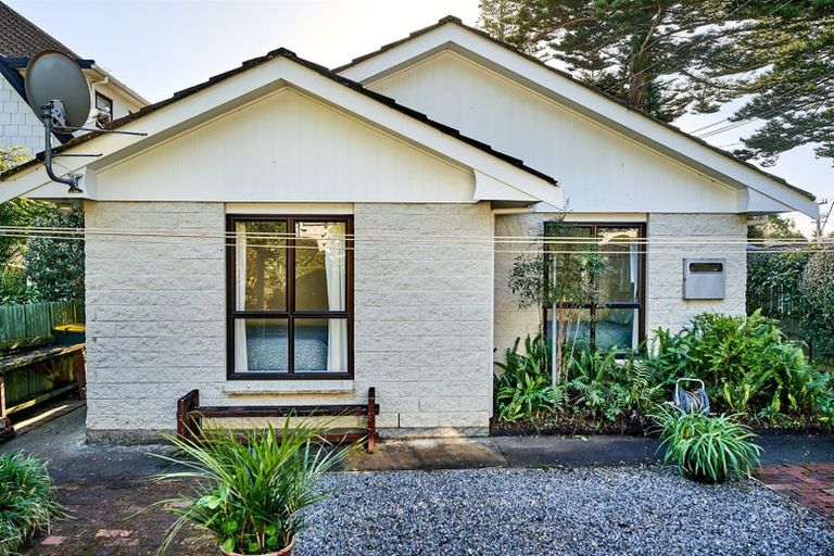 Photo of property in 10 Nikau Street, Eastbourne, Lower Hutt, 5013