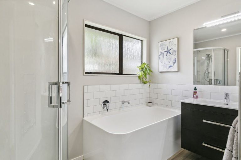 Photo of property in 30 Woodman Drive, Tawa, Wellington, 5028