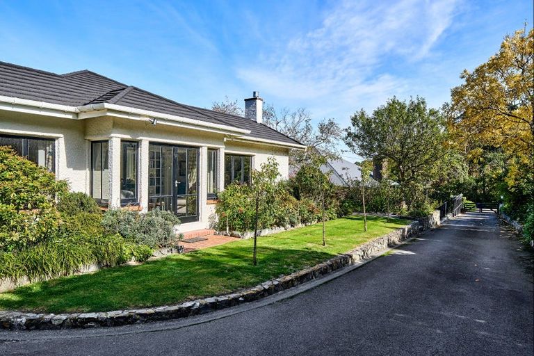 Photo of property in 68 Cheviot Road, Lowry Bay, Lower Hutt, 5013