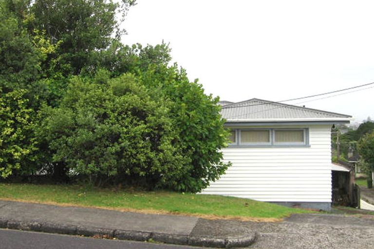 Photo of property in 8 Crystal Avenue, Glendene, Auckland, 0602
