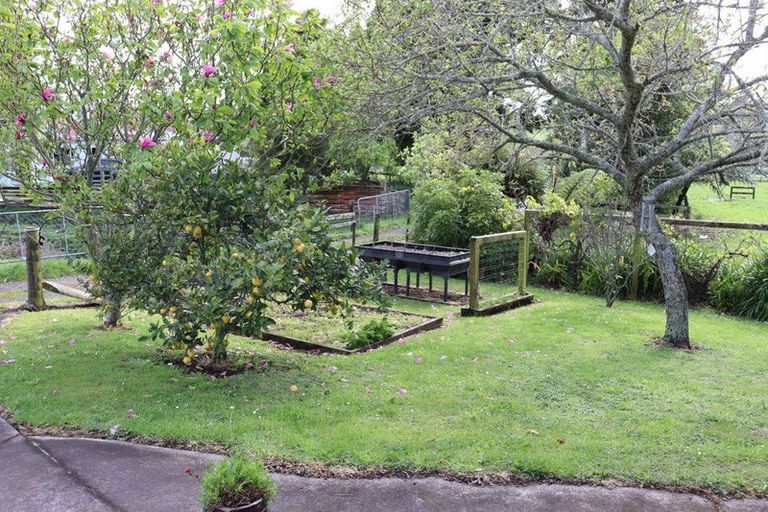 Photo of property in 1060 Mountain Road, Waiongana, Inglewood, 4389