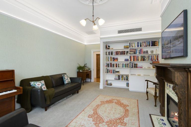 Photo of property in 75 Holly Road, St Albans, Christchurch, 8014