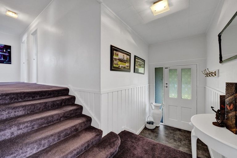 Photo of property in 14 Sequoia Grove, Merrilands, New Plymouth, 4312