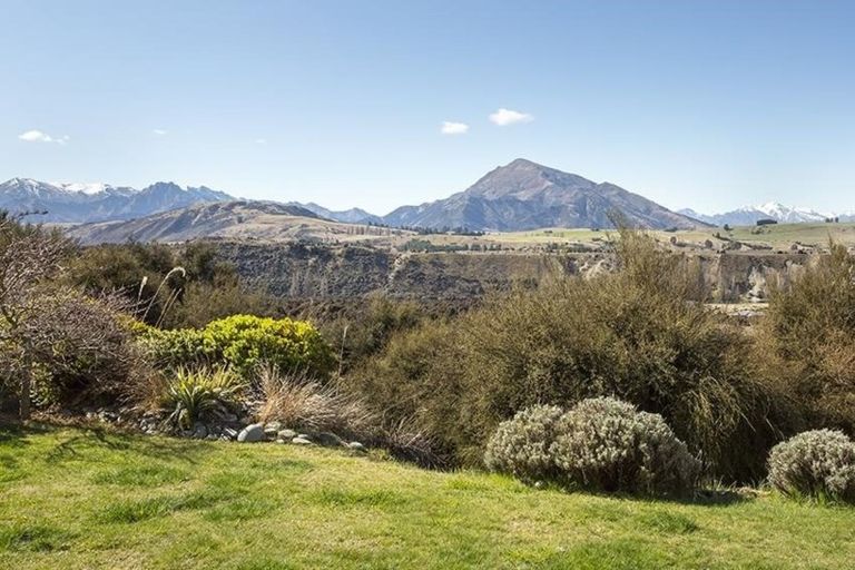 Photo of property in 19 Matheson Crescent, Albert Town, Wanaka, 9305