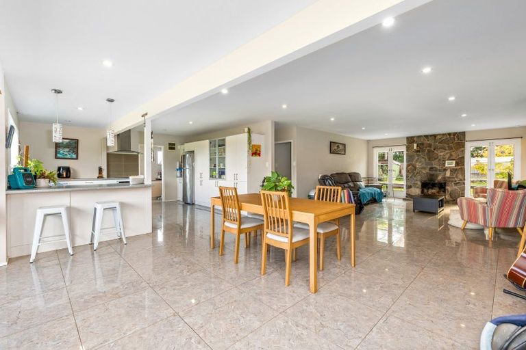 Photo of property in 49 Tawa Road, Kumeu, 0891