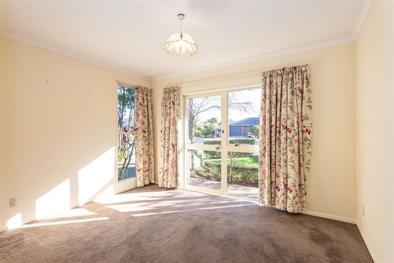 Photo of property in 12 Langham Place, Redwood, Christchurch, 8051
