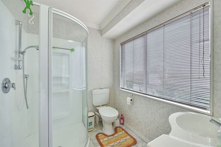 Photo of property in 10 Belvedere Court, West Harbour, Auckland, 0618