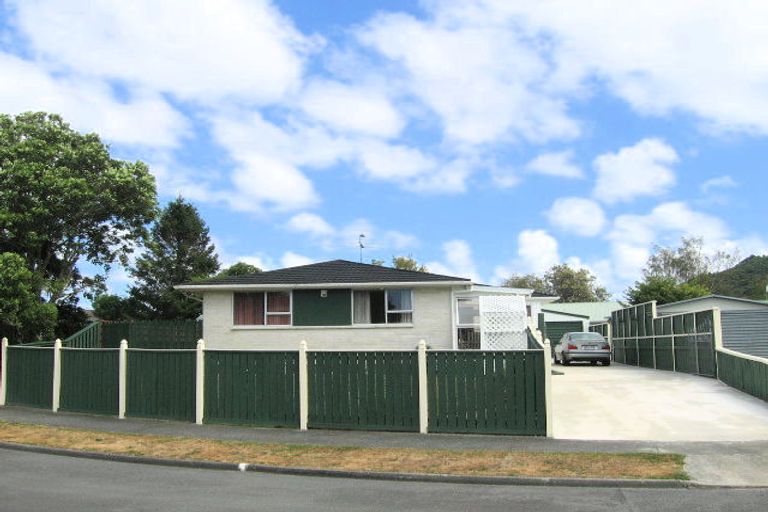 Photo of property in 6 Kansas Grove, Totara Park, Upper Hutt, 5018