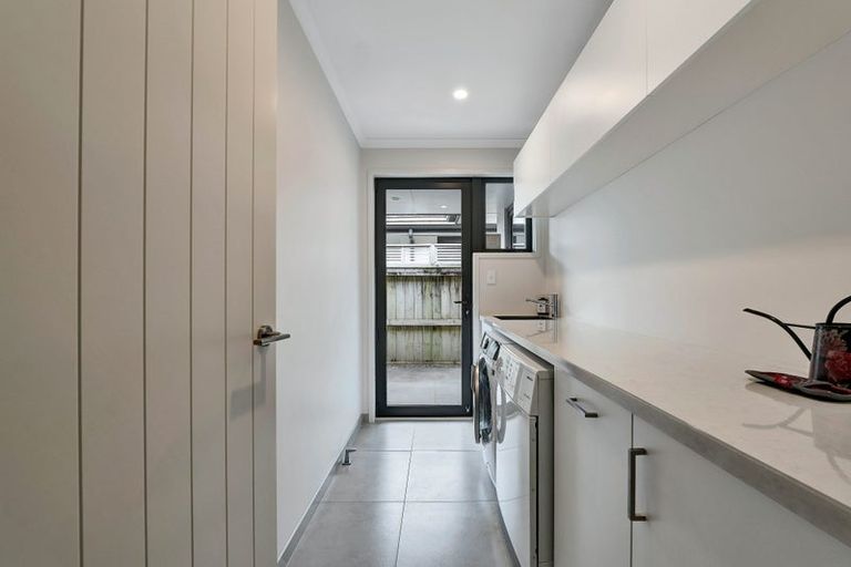 Photo of property in 425 Mangorei Road, Highlands Park, New Plymouth, 4312