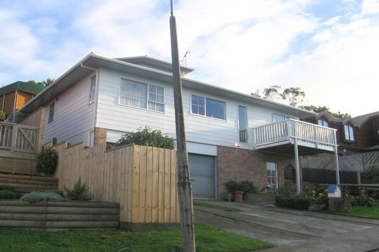 Photo of property in 8 Cullen Place, Tawa, Wellington, 5028