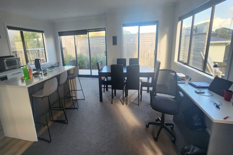 Photo of property in 29c Glanmire Road, Newlands, Wellington, 6037