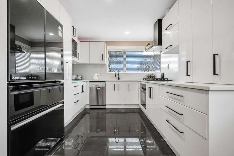 Photo of property in 16 Antrim Place, Nawton, Hamilton, 3200