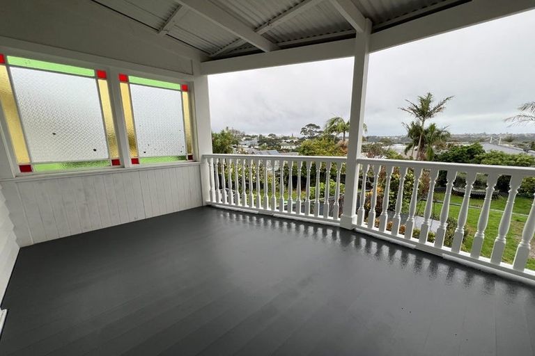 Photo of property in 82 Calliope Road, Stanley Point, Auckland, 0624