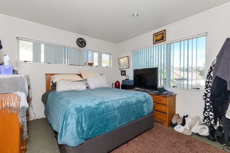 Photo of property in 60 Hewlett Road, Massey, Auckland, 0614