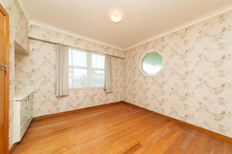 Photo of property in 2 York Place, Awapuni, Palmerston North, 4412