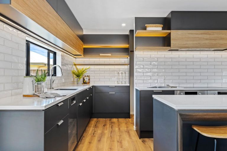 Photo of property in 21 Woodford Avenue, Woodend, 7610