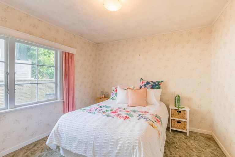 Photo of property in 27 Renown Road, Raumati South, Paraparaumu, 5032