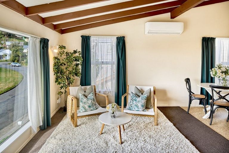 Photo of property in 34a Colchester Crescent, Newlands, Wellington, 6037