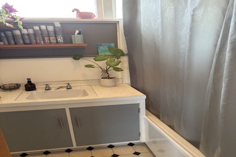 Photo of property in 3/4 George Street, Hospital Hill, Napier, 4110