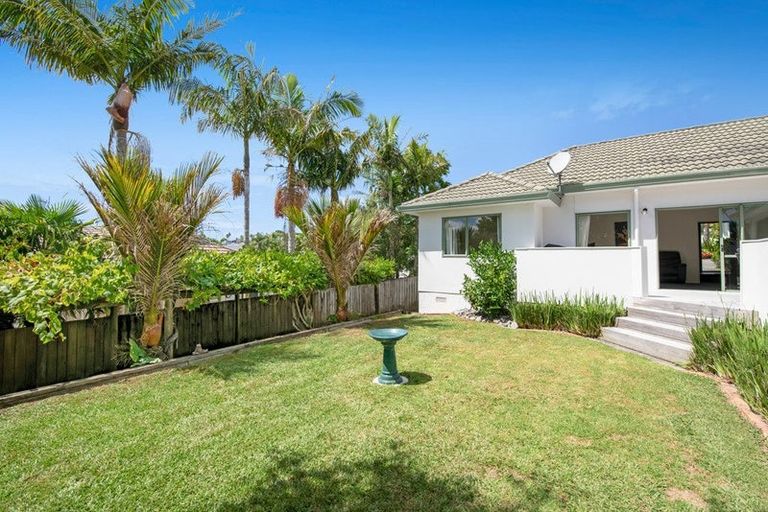 Photo of property in 10 Jacanas Place, Unsworth Heights, Auckland, 0632