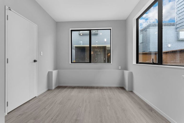 Photo of property in 2 Kama Place, Sunnynook, Auckland, 0620