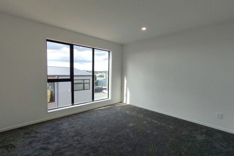 Photo of property in 2/7 Peverill Crescent, Papatoetoe, Auckland, 2025