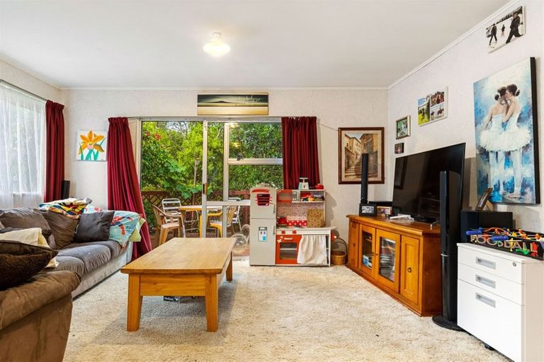 Photo of property in 6 Albemarle Place, Massey, Auckland, 0614