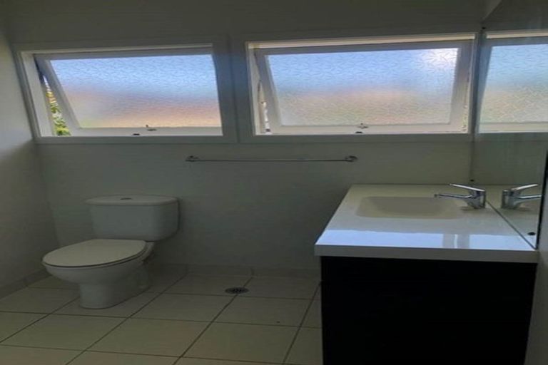 Photo of property in 4b Corrella Road, Belmont, Auckland, 0622