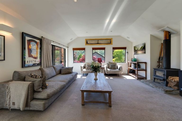 Photo of property in 6 Chartres Lane, Arrowtown, 9302