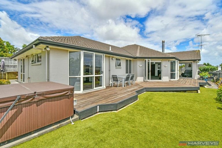 Photo of property in 20 Byblos Place, The Gardens, Auckland, 2105