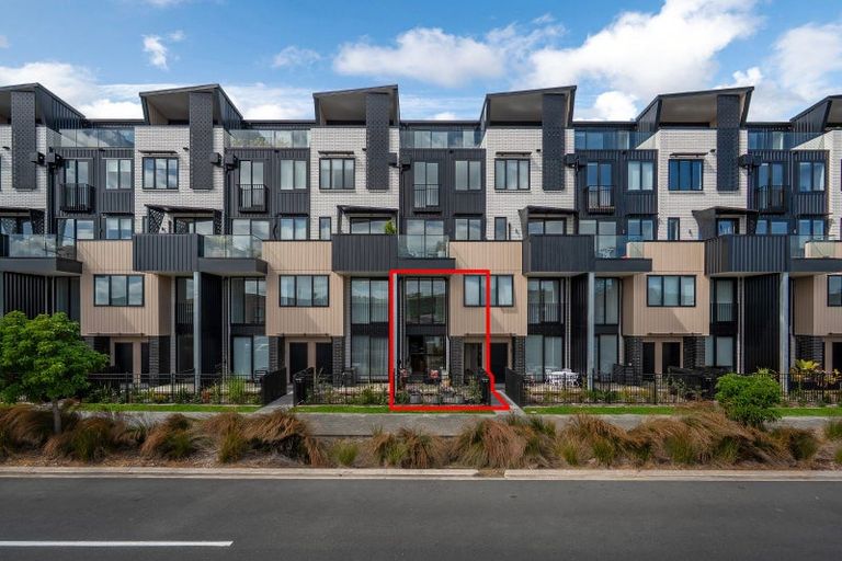 Photo of property in 8/28 Pennant Street, Long Bay, Auckland, 0630