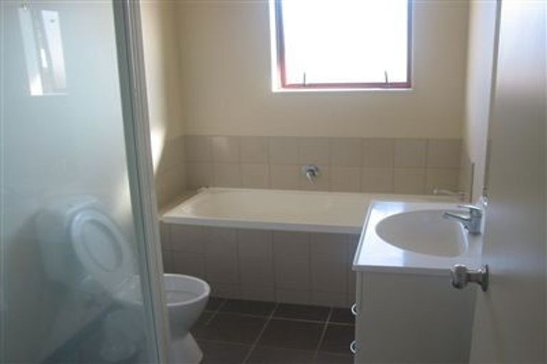 Photo of property in 5 Marbella Crescent, Oteha, Auckland, 0632