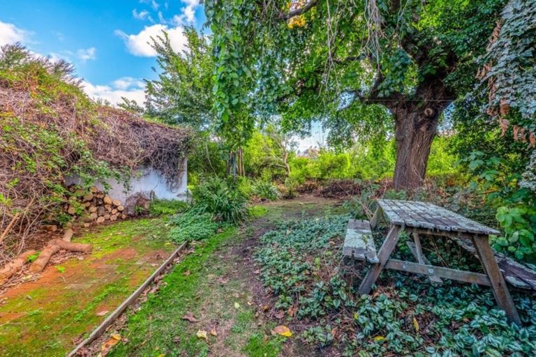 Photo of property in 58 Opawa Road, Waltham, Christchurch, 8023