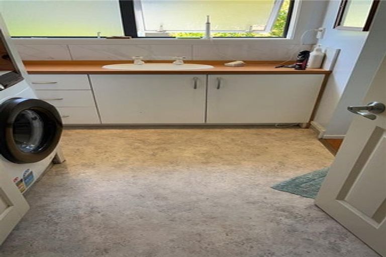 Photo of property in 10 Thomas Avenue, Te Atatu Peninsula, Auckland, 0610