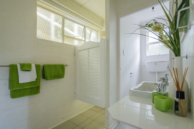 Photo of property in 25 Christian Road, Swanson, Auckland, 0614