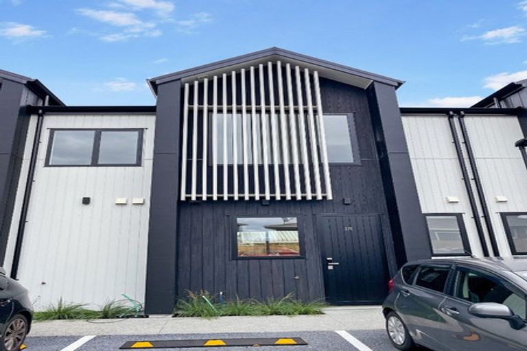 Photo of property in 27e Dawnhaven Drive, Te Atatu Peninsula, Auckland, 0610