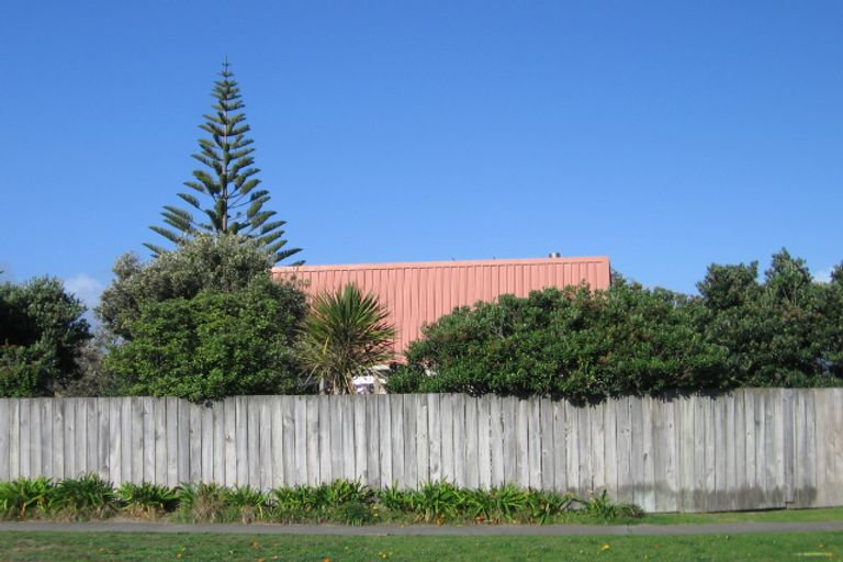 Photo of property in 122 Field Way, Waikanae Beach, Waikanae, 5036