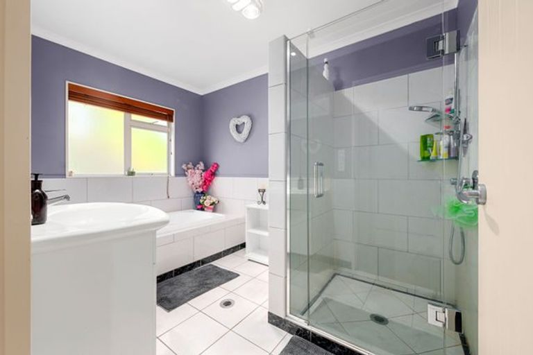 Photo of property in 76 Saint James Drive, Huntington, Hamilton, 3210