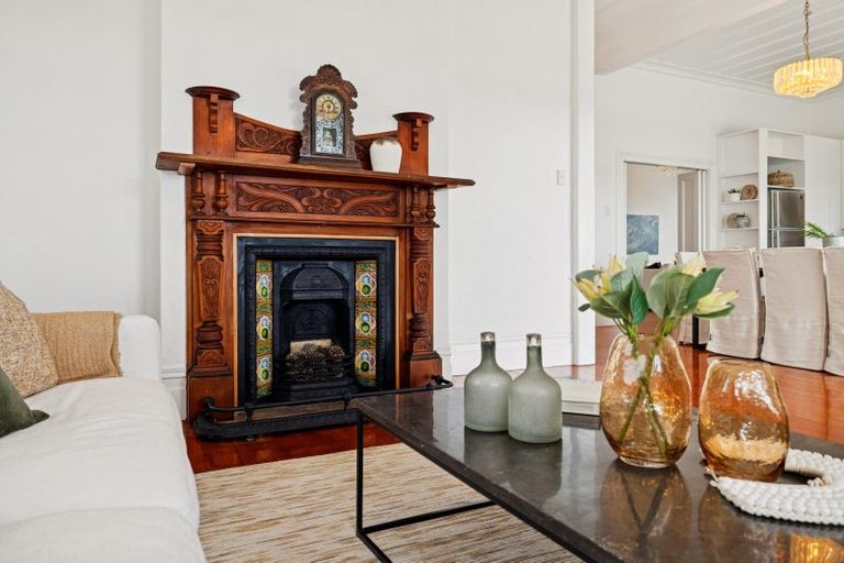 Photo of property in 36 Oxford Terrace, Devonport, Auckland, 0624