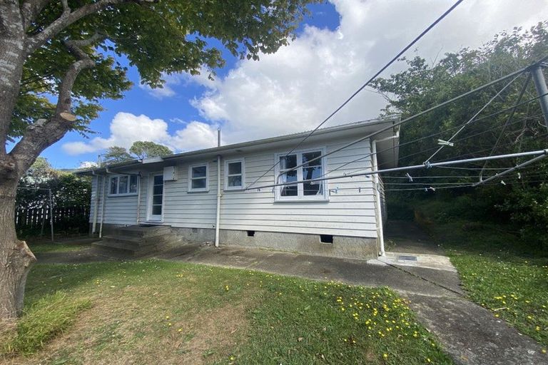 Photo of property in 118 Broderick Road, Johnsonville, Wellington, 6037