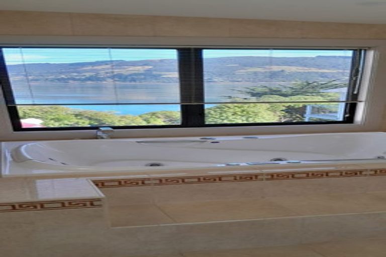 Photo of property in 4 Bewley Avenue, Macandrew Bay, Dunedin, 9014