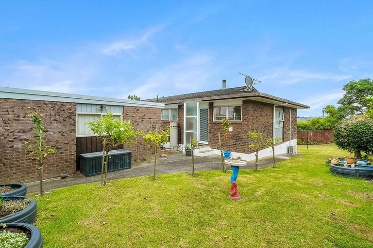 Photo of property in 3/38 Kirrie Avenue, Te Atatu South, Auckland, 0610
