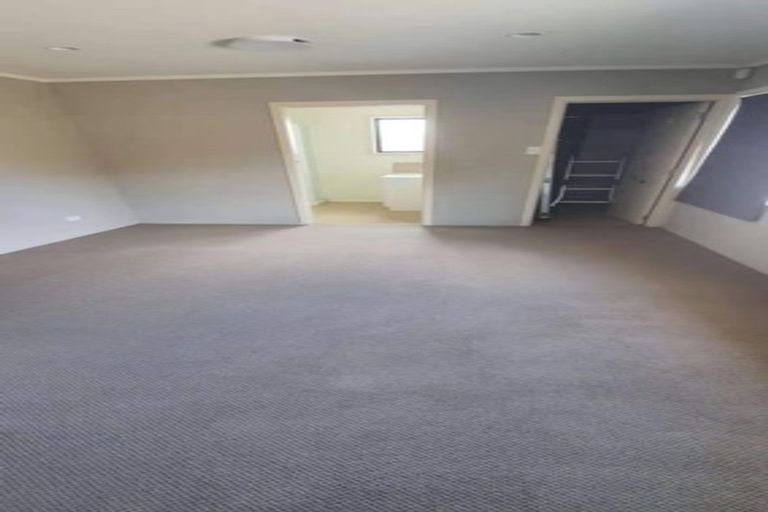 Photo of property in 98 Botany Road, Botany Downs, Auckland, 2010