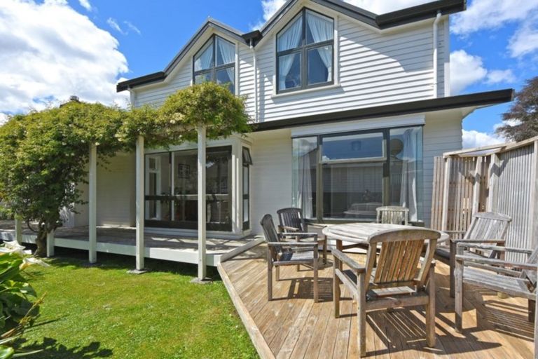 Photo of property in 15 Whirinaki Crescent, Heretaunga, Upper Hutt, 5018