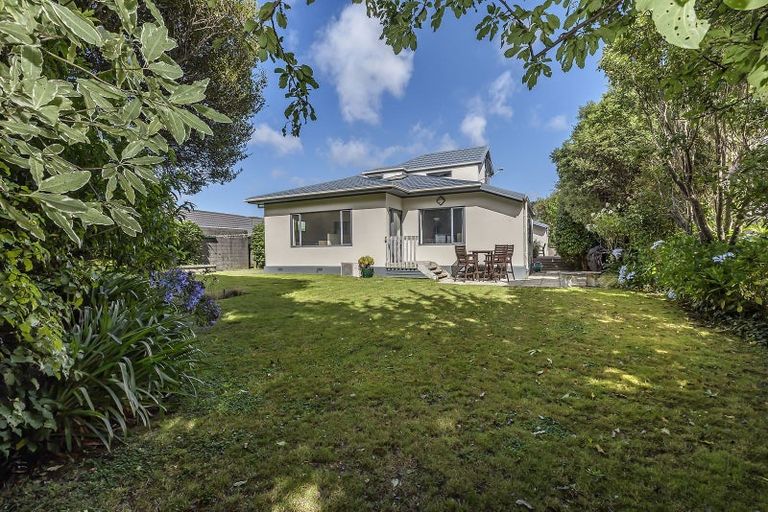 Photo of property in 18 Oxford Street, Tawa, Wellington, 5028