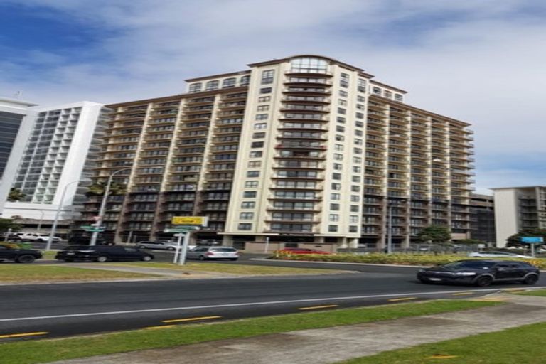 Photo of property in The Rennaissance, 5j/18 Ronwood Avenue, Manukau, Auckland, 2104