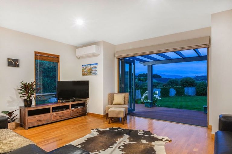 Photo of property in 18 Petrel Lane, Whitby, Porirua, 5024